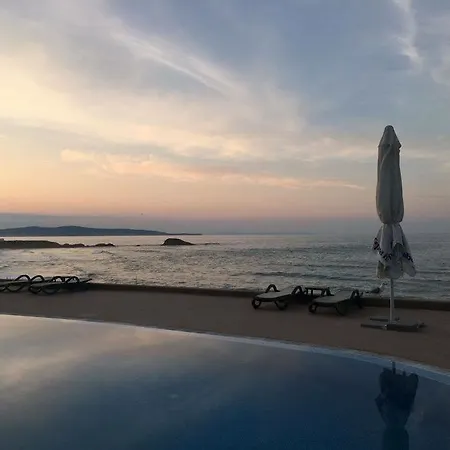 On The Beach In Apartamento